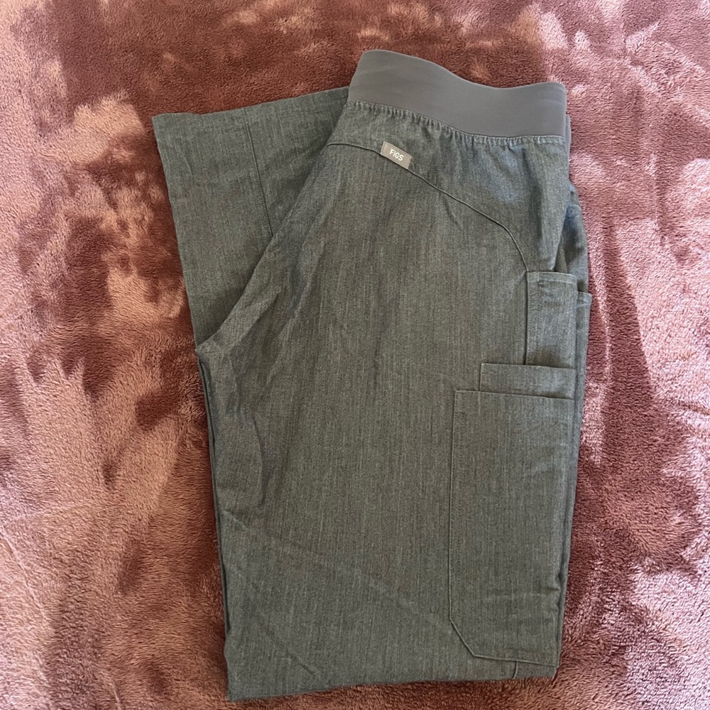 Figs Graphite Medium Regular Kade